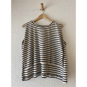 We The Free Top Black & White Size S